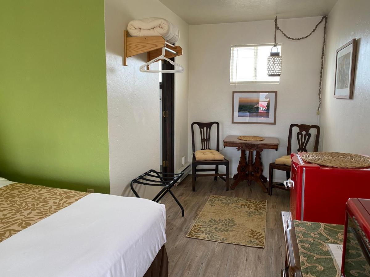La Kris Inn Бандон Экстерьер фото
